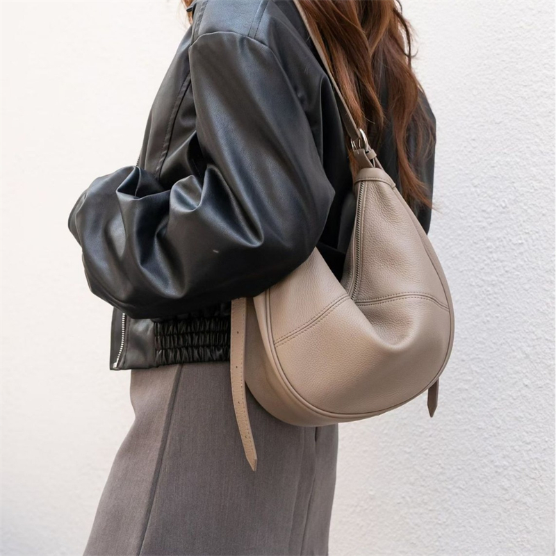 Leather Work Handbags - Sac Hobo Demi-Lune en Cuir Véritable